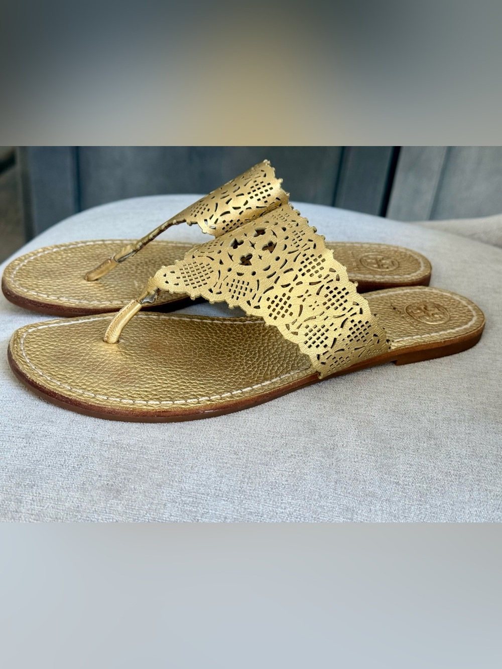 Tory Burch Roselle Laser-Cut Thong Sandals size 8.5